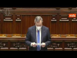 Draghi: "Regioni devono rispettare piano vaccinale e dare priorità agli anziani"