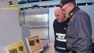Controlli doganali: intercettati oltre 2 milioni di euro all'aeroporto di Lamezia nel 2023