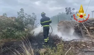 Vento forte tra Crotone e provincia: numerosi gli interventi dei Vigili del Fuoco (VIDEO+FOTO)