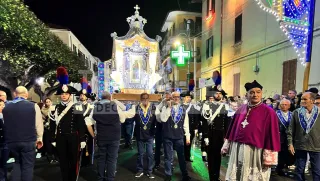 VIDEO | La fede è più forte del maltempo: Crotone porta in pellegrinaggio la Madonna a Capocolonna