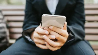 Ragazzina aggredita da coetanee: il video diventa virale sui social