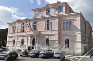Siderno, proiettile inesploso lasciato sul davanzale di una finestra del Municipio