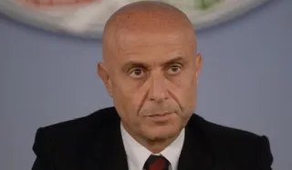 Calabria ammalato grave. Per la Regione servono grandi personalità alla Marco Minniti!