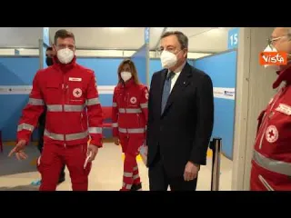 Draghi visita il Centro vaccini anti- Covid di Fiumicino. Le immagini