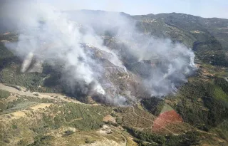 La Calabria assediata dagli incendi: 26 roghi attivi in un solo giorno
