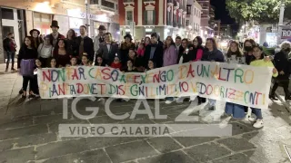 VIDEO | Inclusione: il messaggio lanciato con un flash-mob a Crotone da Sorgente delle Arti e liceo "Gravina"