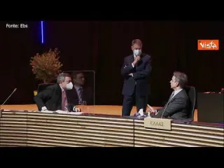 Vertice di Porto, Draghi prende appunti prima della riunione