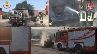 Incendio all'alba in un'azienda nel Crotonese: i macchinari andati completamente in fiamme (FOTO)