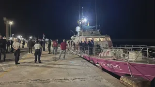 Quarantasette migranti salvati dalla Louise Michel