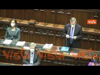 Draghi alla Camera: “Cominciamo a pianificare riaperture”. L’applauso dell’Aula
