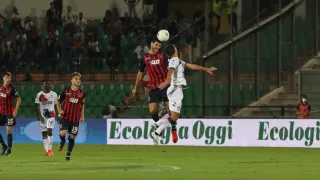 SERIE B | Calcio: il derby tra Cosenza e Crotone se lo aggiudicano i lupi, pareggio interno per la Reggina