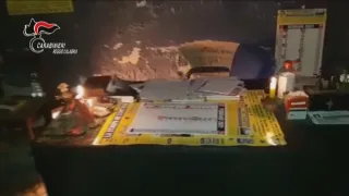 Raggirava le vittime incoscienti con amuleti e talismani: arrestato "mago" nel Reggino (VIDEO)