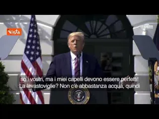 Trump: “Per capelli perfetti serve più acqua nella doccia”. E il governo fa aumentare il flusso