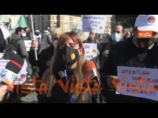 “Non siamo trattati come gli altri”. Le voci delle partite Iva alla protesta di Piazza del Popolo