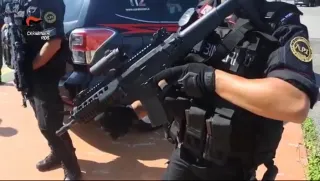 Traffico internazionale di cocaina e armi da guerra: 22 arresti