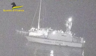 Crotone: arrestati 4 presunti scafisti ritenuti responsabili di due sbarchi di migranti (FOTO)