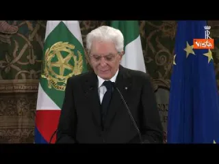 Mattarella: "Il lavoro porterà il Paese fuori dall'emergenza"