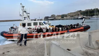 Migranti: 166 persone sbarcate tra Crotone e Roccella Jonica