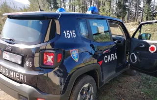 Intrappolati da fiamme e fumo in una casa rurale, due ragazzi salvati dalla Forestale