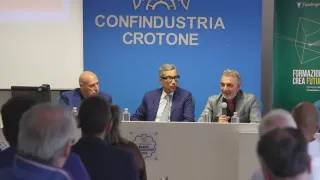 Calcio: Crotone, Vrenna "chiama" i colleghi