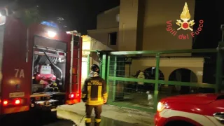 Incendio nella notte in una casa di riposo per anziani a Lamezia Terme: salvata una donna