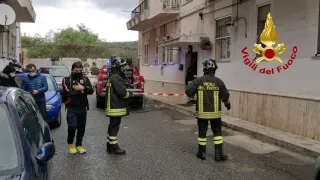 Incendio in abitazione a Catanzaro: rinvenuta una persona deceduta all'interno