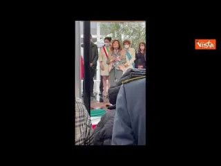 Casellati all'inaugurazione della pizzeria gestita da ragazzi autistici: "Siete motivo di orgoglio"