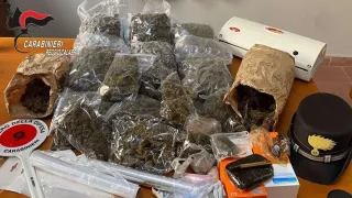 Reggio Calabria: arrestati due uomini e una donna in possesso di 4 kg di droga