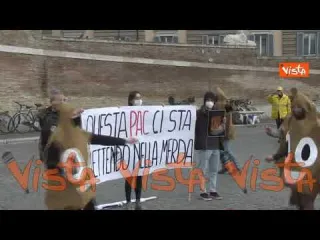 Tornano i Fridays for future, le immagini della manifestazione romana a Piazza del Popolo