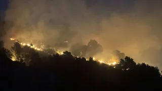 Paura nella notte ad Amendolara, grosso incendio nel centro del paese