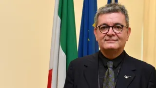 L'EDITORIALE Politico "frocio" sovranista, identitario e conservatore: certa sinistra globalista non riesce a sopportarlo!