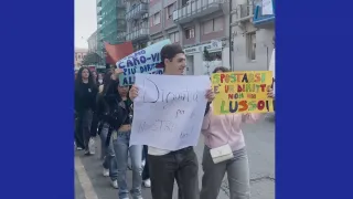 La protesta degli studenti di Crotone contro il carovita