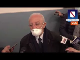 De Luca: "Se non si vaccina la popolazione niente riaperture"