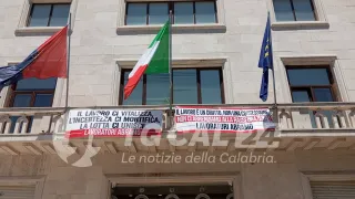 Vertenza Abramo: i lavoratori occupano la sala consiliare del Comune di Crotone