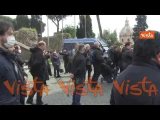 Il “Va’ pensiero” dei lavoratori dell’opera alla protesta in Campidoglio contro il precariato