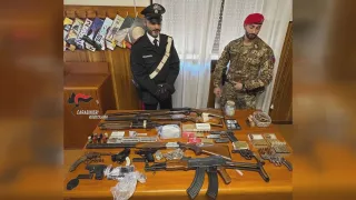 Blitz dei Carabinieri nel Reggino: sequestrati arsenale d'armi e droga