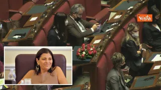 Jole Santelli: la Camera osserva un minuto di silenzio e depone un mazzo di fiori tra i banchi di FI (VIDEO)