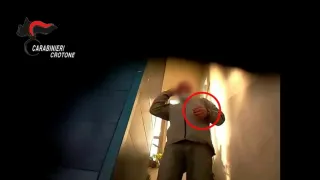 Crotone, scoperto "supermercato della droga" al quartiere 300 alloggi: 4 gli arresti (VIDEO)