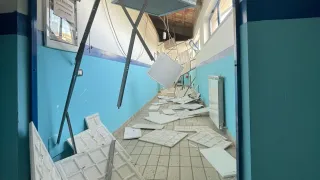 Crolla il soffitto della piscina comunale di Crotone: «cedimento anomalo»