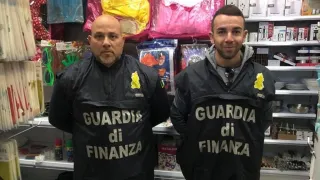 Sequestrati 150mila articoli non a norma dalla Guardia di Finanza nel Crotonese