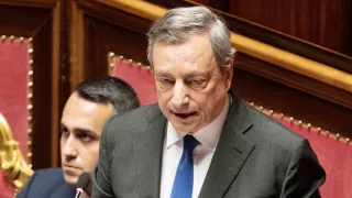 Crisi di Governo, il Senato vota la fiducia con 95 favorevoli: Draghi domani mattina al Colle (VIDEO)