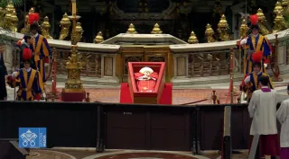 Papa Francesco, circa 250mila le visite: il rito di chiusura della bara