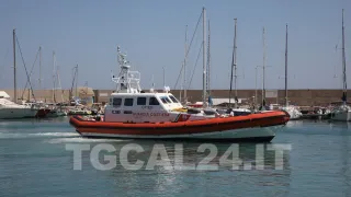 Migranti: soccorso barcone con oltre 100 persone a largo di Roccella Jonica