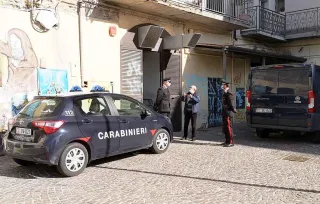 Crotone, la solidarietà silenziosa delle Forze dell'ordine per la mensa di Padre Pio