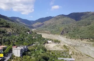 Terra mia sul "sentiero dell'inglese" tra i borghi della Calabria greca (Video)