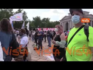 8 mila persone all’Arco della Pace di Milano per dire sì al Ddl Zan, le immagini del presidio