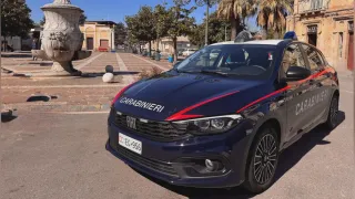 Controlli nel Crotonese: un arresto e un'attività sospesa