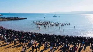 Crotone: tuffo di Capodanno in diretta su Video Calabria