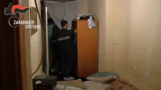 Stalking, violenze e minacce: 5 arresti a Isola Capo Rizzuto
