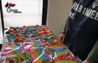 Sequestrati a Reggio Calabria 150 giochi "popit" non a norma e multato esercente